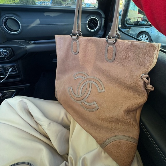 Authentic Washed Calfskin Drawstring Tote Beige - Picture 2 of 9